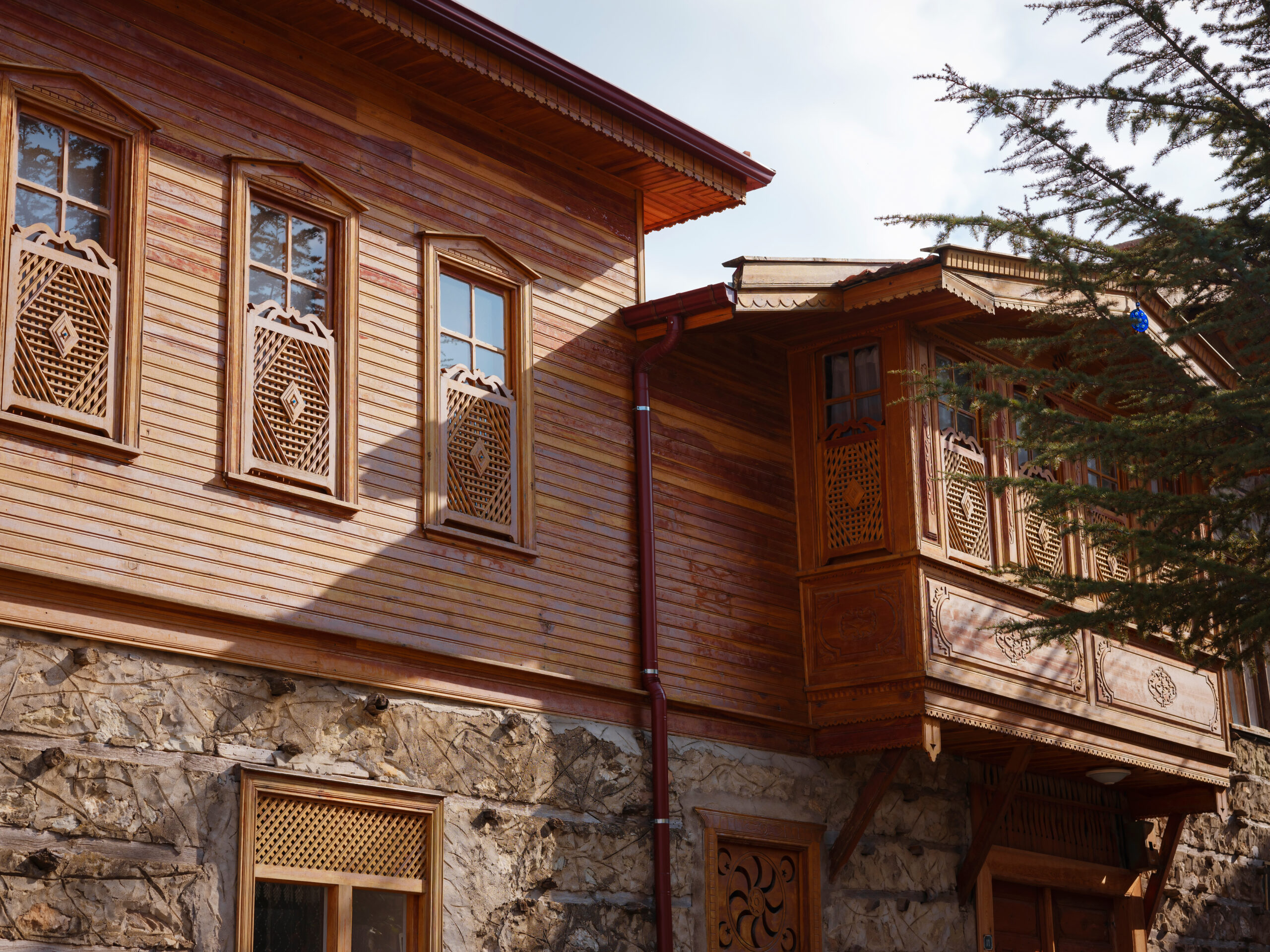 can wooden homes handle natural stone cladding